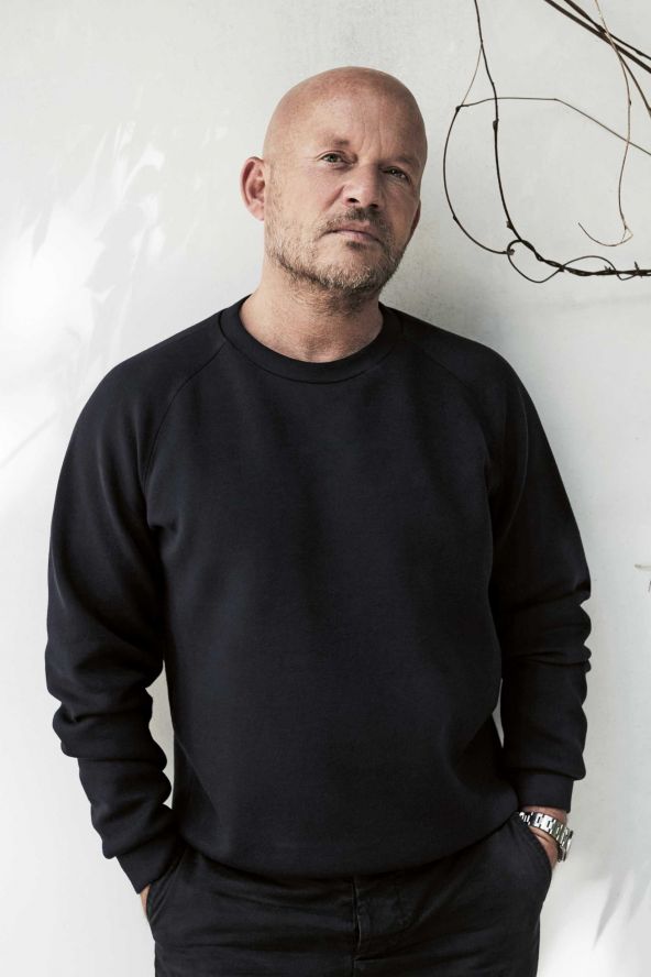 Vincent van Duysen wurde 1962 in Lokeren, Belgien, geboren und führt seit 1990 ein Architekturstudio in Antwerpen. Foto: Zeb Daemen.