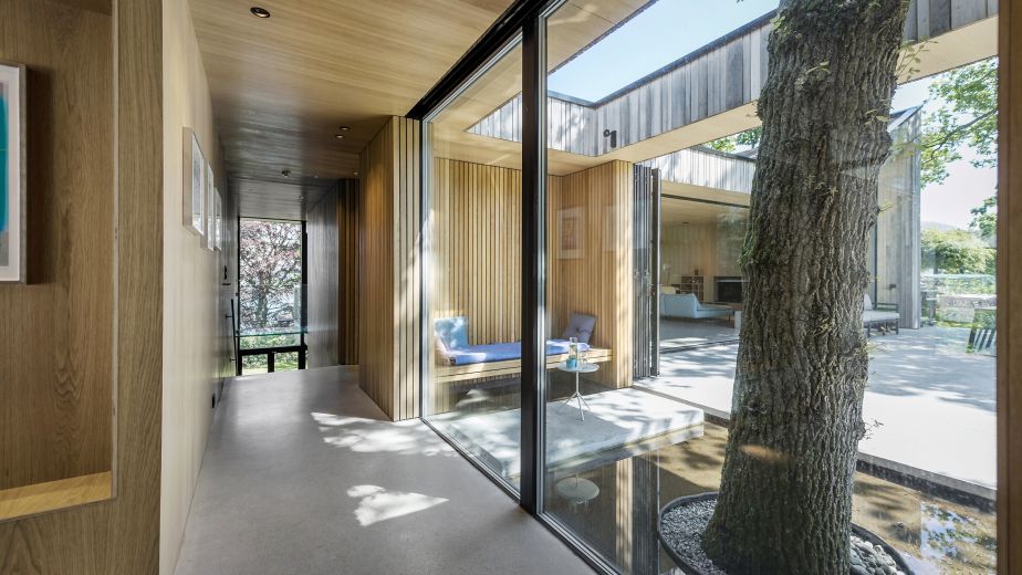 Im Schutz der Eichen