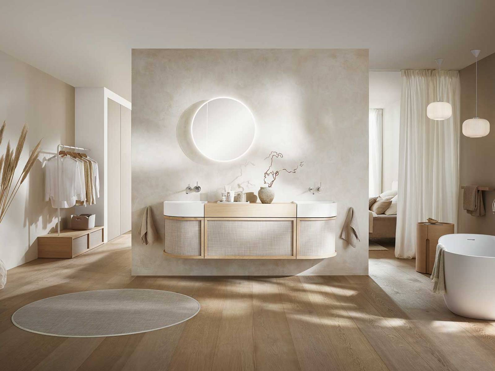 Die Kollektion «Alterna yuwia» von Iria Degen denkt das Bad neu – vom Detail bis zum Raumgefühl. Sanft gerundete Konturen, ruhige Farben und raffinierte Materialien schaffen eine Atmosphäre, die über das Bad hinaus bis in den Wohnbereich wirkt. SANITAS TROESCH.