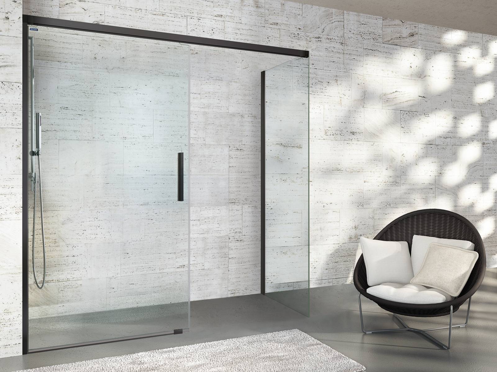 Als neue Variante der Duschwandserie verzichtet die Version «Bella Vita 3 Plus» auf Wandprofile bei den Schiebetüren und sorgt dadurch für eine grössere Transparenz und eine besonders moderne und ansprechende Optik. Duscholux.