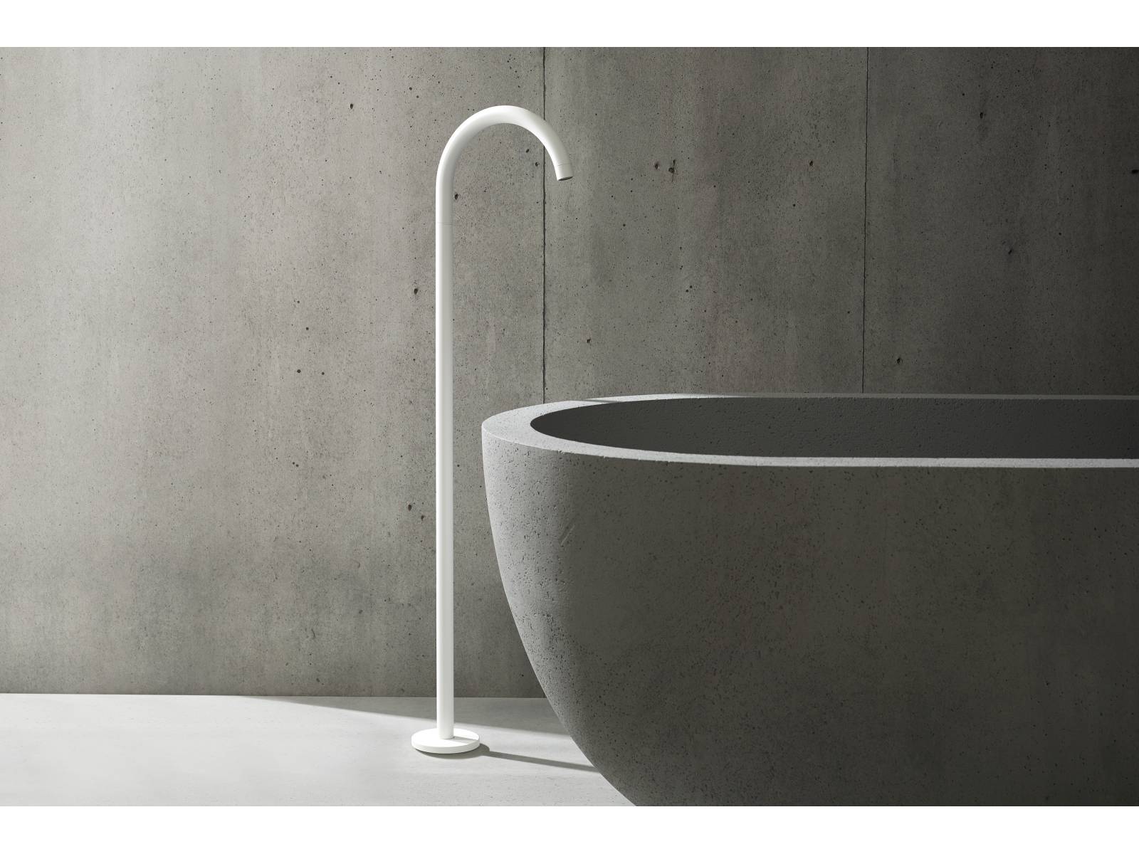 Ganz in Weiss präsentiert sich die im letzten Jahr vorgestellte Farbpalette. Die Armaturen des Unternehmens gab es schon immer in verschiedenen Farben. Die neue Farbe 28 Weiss matt erweitert das umfangreiche Spektrum und schafft neue Möglichkeiten für die individuelle Badplanung. Vola.