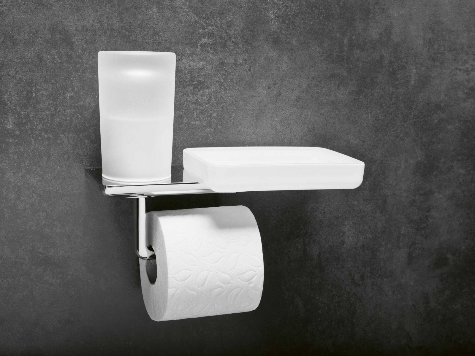 Eine Halterung und unendlich viele Möglichkeiten – das ist «Liv», hier mit Toilettenpapierhalter, Damenhygienebox und Ablageschale. Kombinieren lassen sich zahlreiche weitere Einzelteile wie Glashalter oder Seifenspender. BODENSCHATZ.