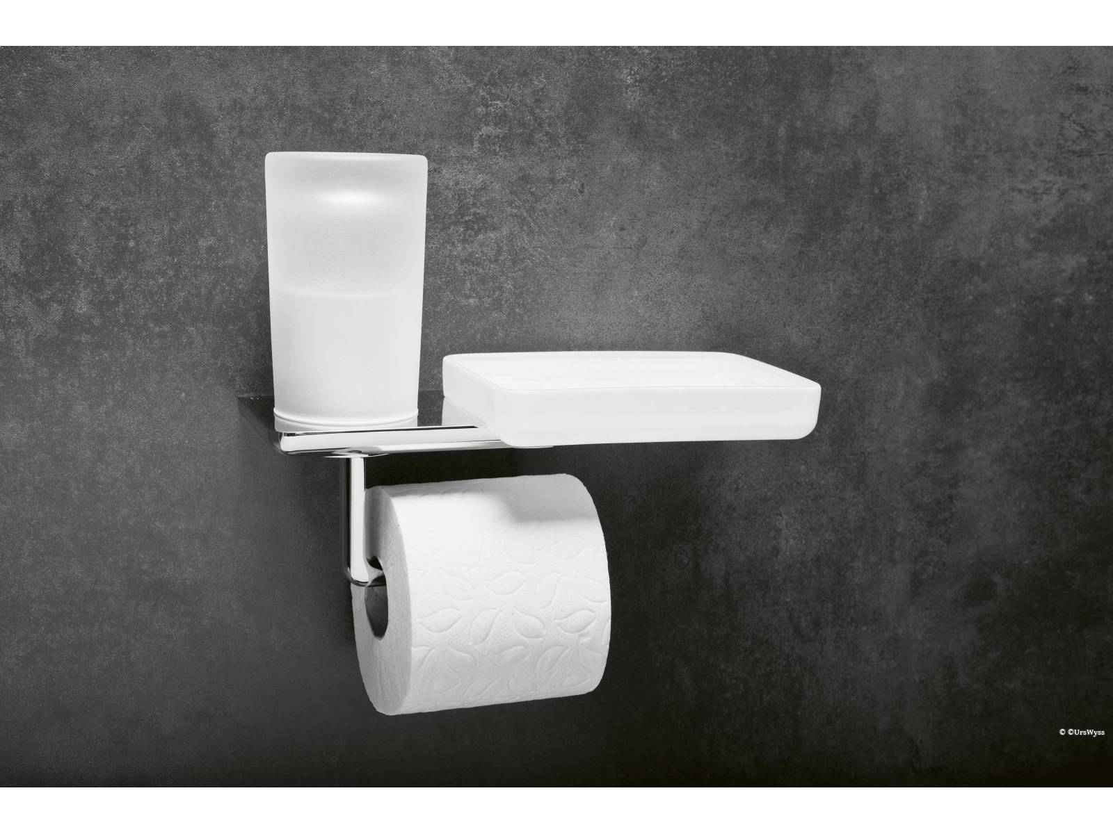 Eine Halterung und unendlich viele Möglichkeiten – das ist «Liv», hier mit Toilettenpapierhalter, Damenhygienebox und Ablageschale. Kombinieren lassen sich zahlreiche weitere Einzelteile wie Glashalter oder Seifenspender. BODENSCHATZ.