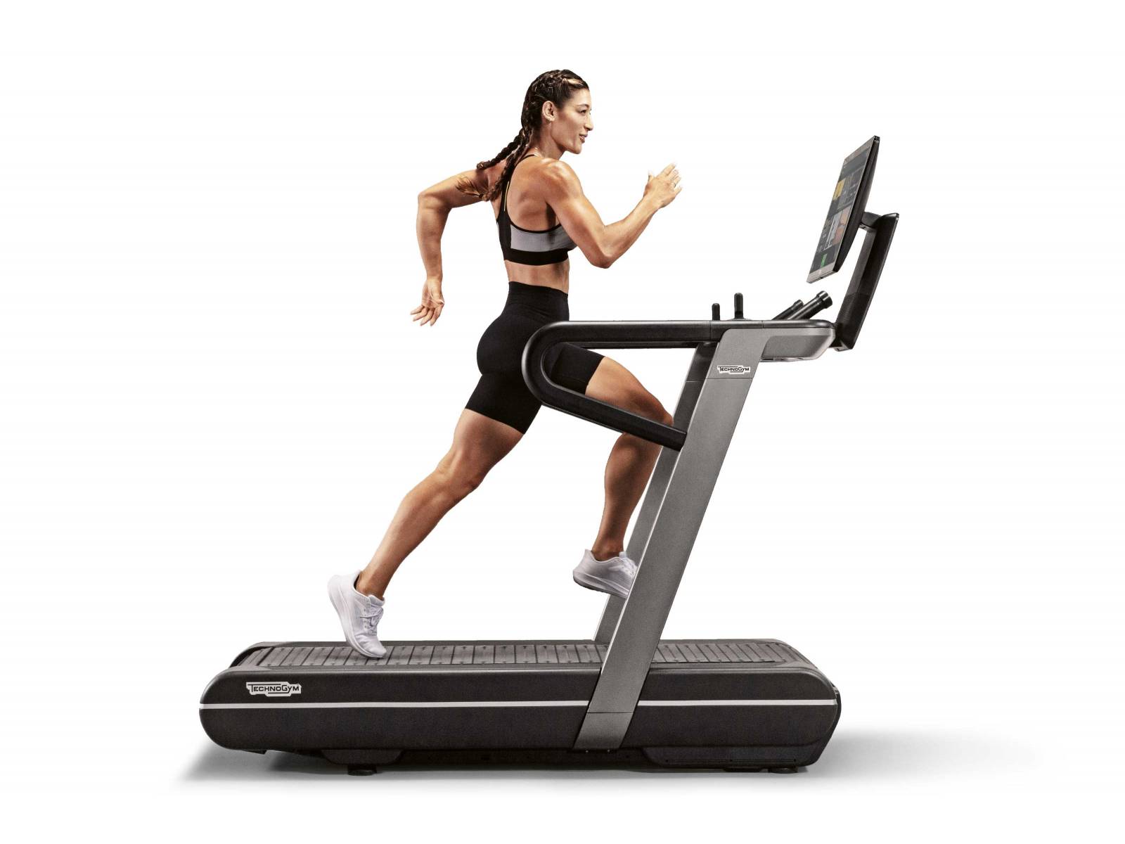 «Run» bietet Trainingsvielfalt für die ganze Familie, unabhängig vom Trainingsziel- oder Level. Dank der grosszügigen Konsole kann jeder auf sein bevorzugtes Workout aus einer breiten Palette von Trainingsprogrammen und -modi wählen oder auf eines der zahlreichen Videotrainings aus der Bibliothek zurückgreifen. TECHNOGYM.