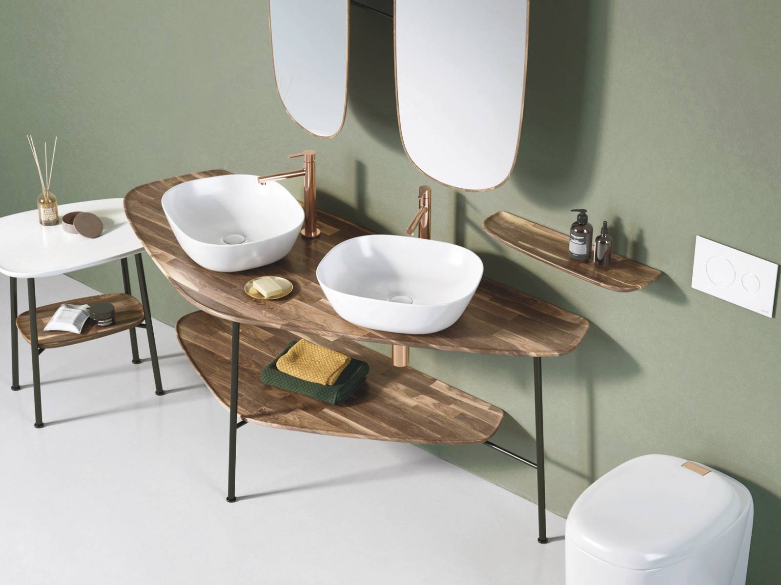 Gegensätze, die sich anziehen: Für «Plural» gehen kühle Keramik und warmes Eichenholz die perfekte Liaison ein. Die Kollektion ist modular gedacht und lässt sich frei kombinieren. Alle Modelle sind nicht nur in Weiss, sondern auch in Taupe, Grau und Schwarz erhältlich. Vitra Bad.