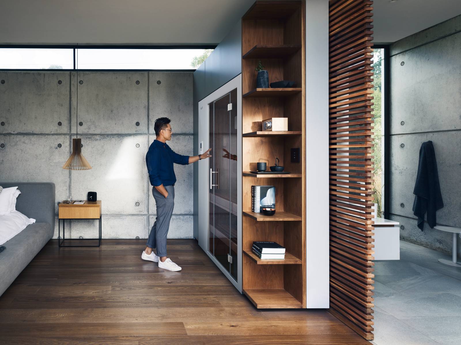 Erst fünf Jahre alt und schon ein Klassiker: Die Sauna «S1» lässt sich bei Bedarf wie ein Schifferklavier ausziehen und ist in geschlossenem Zustand nicht grösser als ein Wandschrank. Klafs.