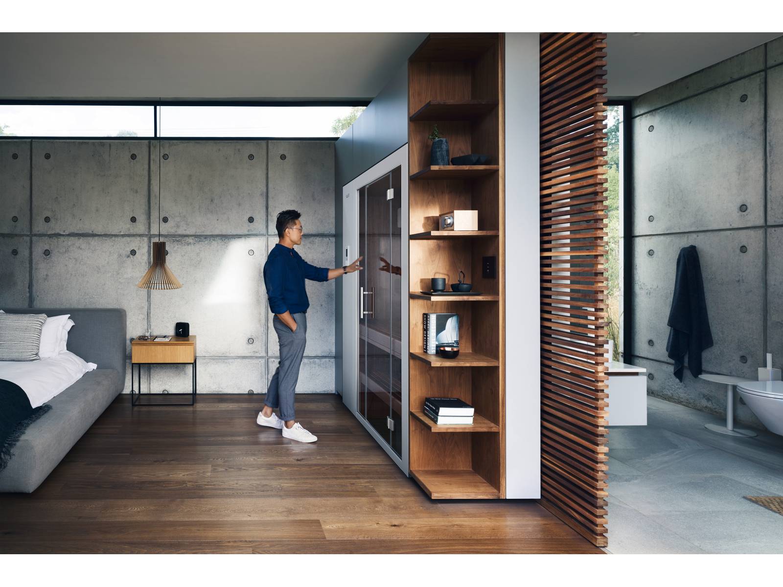 Erst fünf Jahre alt und schon ein Klassiker: Die Sauna «S1» lässt sich bei Bedarf wie ein Schifferklavier ausziehen und ist in geschlossenem Zustand nicht grösser als ein Wandschrank. Klafs.