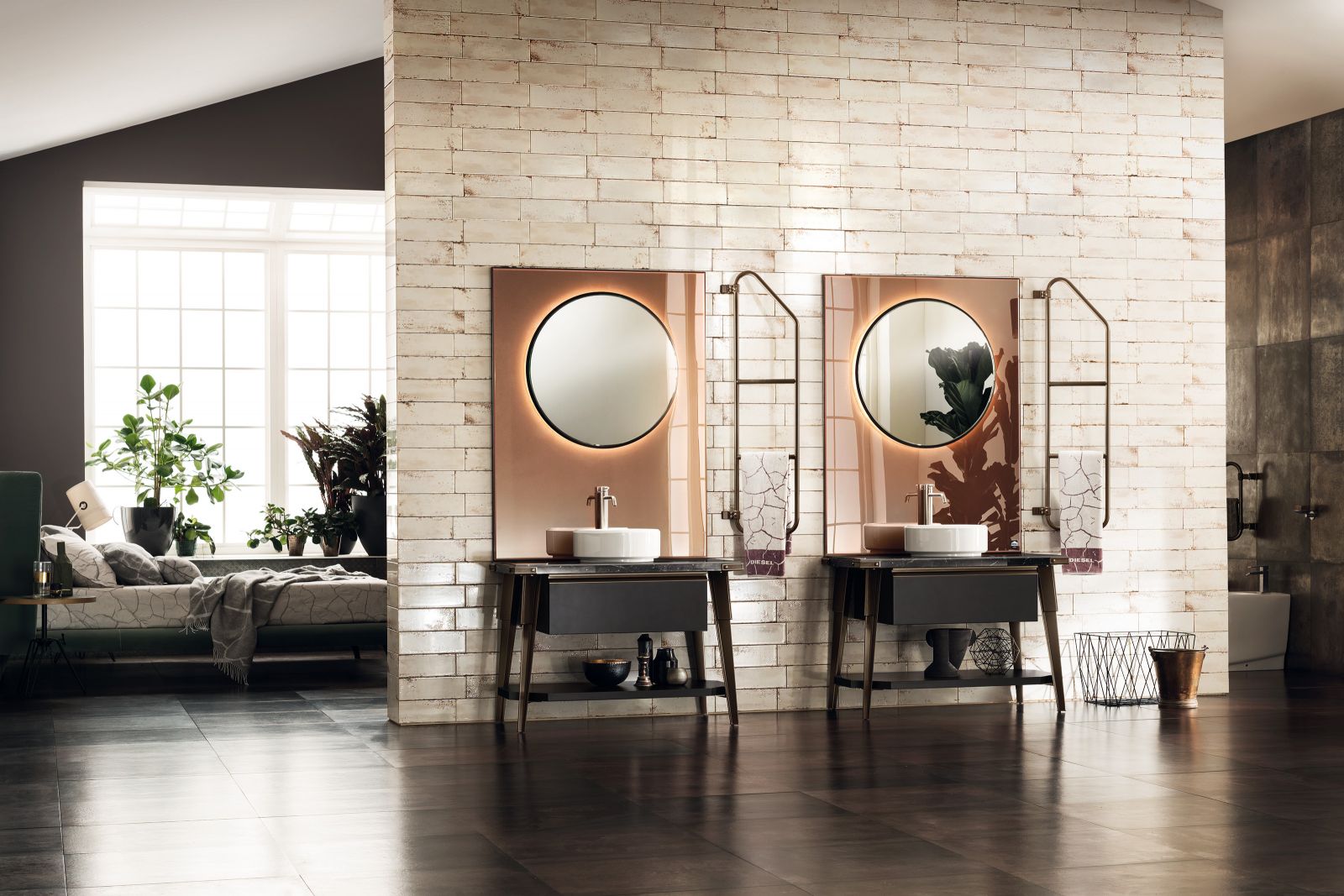 Design und Trend in Einklang: Vom Industrie-Style beeinflusst zeigen sich die Küchen- und Badezimmereinrichtungen, die aus dem «Diesel Open Workshop» hervorgegangen sind. Scavolini.