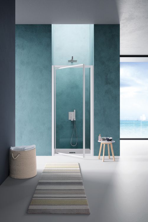 Die Duschwand «America Quattro» zeichnet sich durch eine prägnante Linienführung aus. Neu sind alle tragenden Komponenten auf die namensgebende Stärke des Glases ausgerichtet: vier Millimeter. Samo.