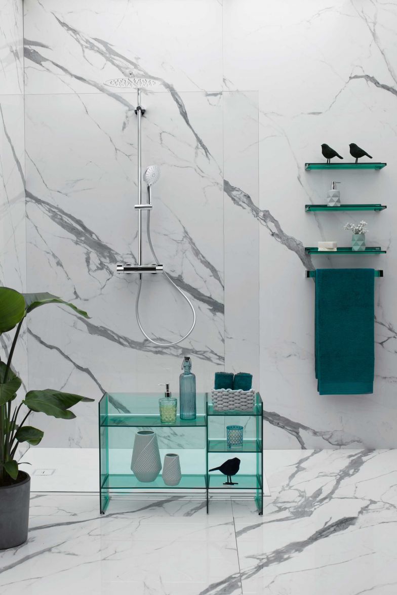 Thermostatische Showerstations wie das Modell «Vivid» sind als kompakte und montagefreundliche Wellnesslösung ideal für den Privatbereich. Die Sets umfassen je einen Duschenmischer, eine Regenbrause, eine Duschgleitstange mit handlichem Glider sowie eine Handbrause. Auch bei hohen Wassertemperaturen wird der Armaturenkörper nicht heiss und bietet dadurch einen perfekten Verbrühschutz. Neu auch in Schwarz erhältlich. LAUFEN.CH