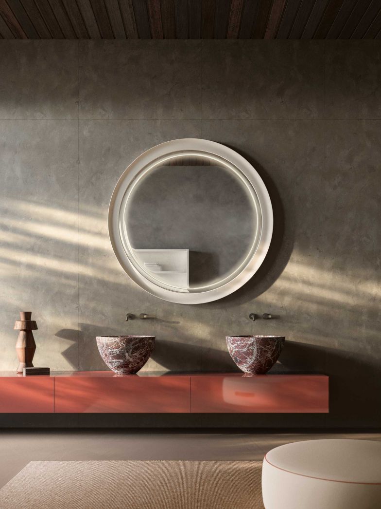 Fiumi: Die Re-Edition zeichnet sich unter anderem durch reduzierte Unterschrankhöhen aus, die Platz im Bad sparen, ohne die Ablagefunktion zu beeinträchtigen. BOFFI.COM