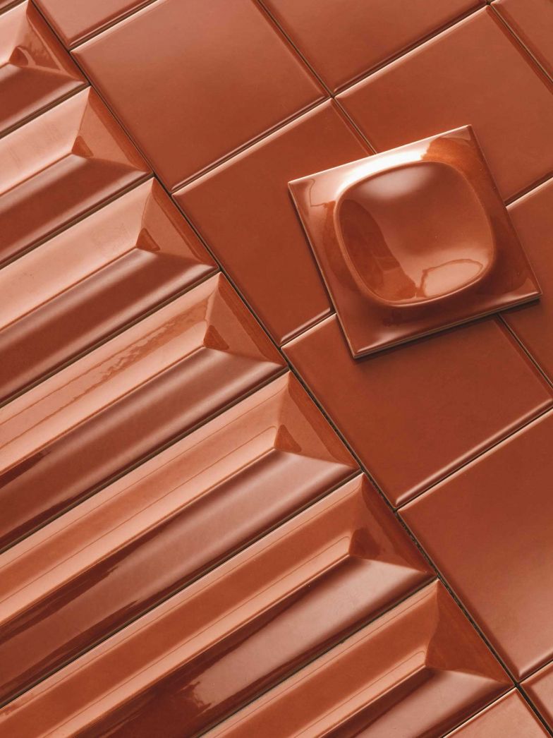 Pop: Sartoria präsentiert die neue Keramikkollektion im Stil der 1970er- Jahre, die Nostalgie mit Eleganz verbindet. Die verschiedenen Formen und glänzenden Farben ermöglichen eine individuelle und vielseitige Gestaltung. TERRATINTAGROUP.COM