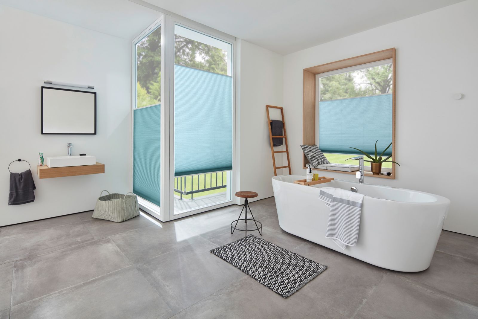 Duette Wabenplissee schützt die Privatsphäre stilvoll vor fremden Blicken. Jedes Plissee wird millimetergenau für die jeweilige Fenstergrösse gefertigt.