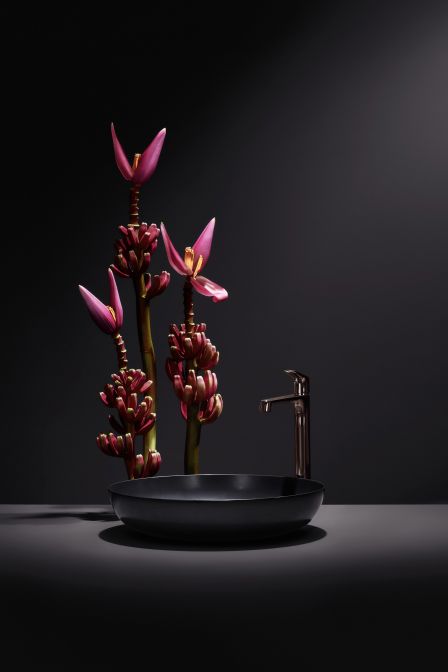 Das Badezimmer ist ein perfekter Ort für Blumen.