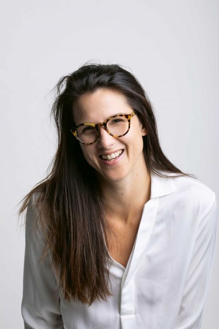 Mirca Maffi ist seit 2019 Leiterin Design und Marketing und profitiert in dieser Position von den Erfahrungen ihrer bisherigen vielseitigen Karriere: Sie begleitet die Prozesse von der ersten Produktidee bis zum Markenauftritt.