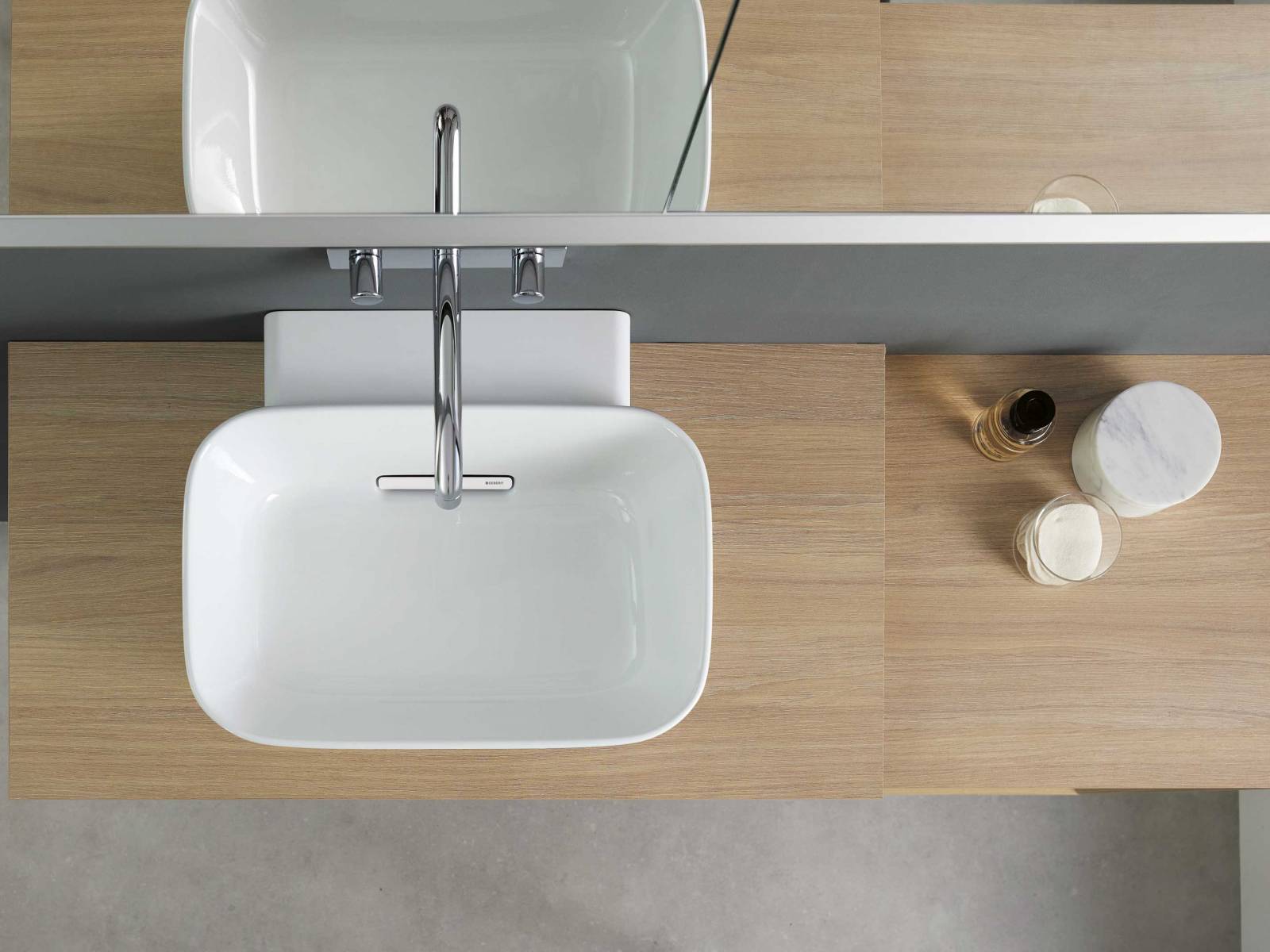 Um eine Vielzahl an Möglichkeiten zur Gestaltung von Badezimmern zu bieten, hat Geberit die Badserie «One» nochmals erweitert. Hauptaugenmerk lag dabei auf Funktion und Ästhetik. Die Waschtische und das modulare Badmöbelprogramm in verschiedenen Designs sind aufeinander abgestimmt und individuell kombinierbar. GEBERIT.