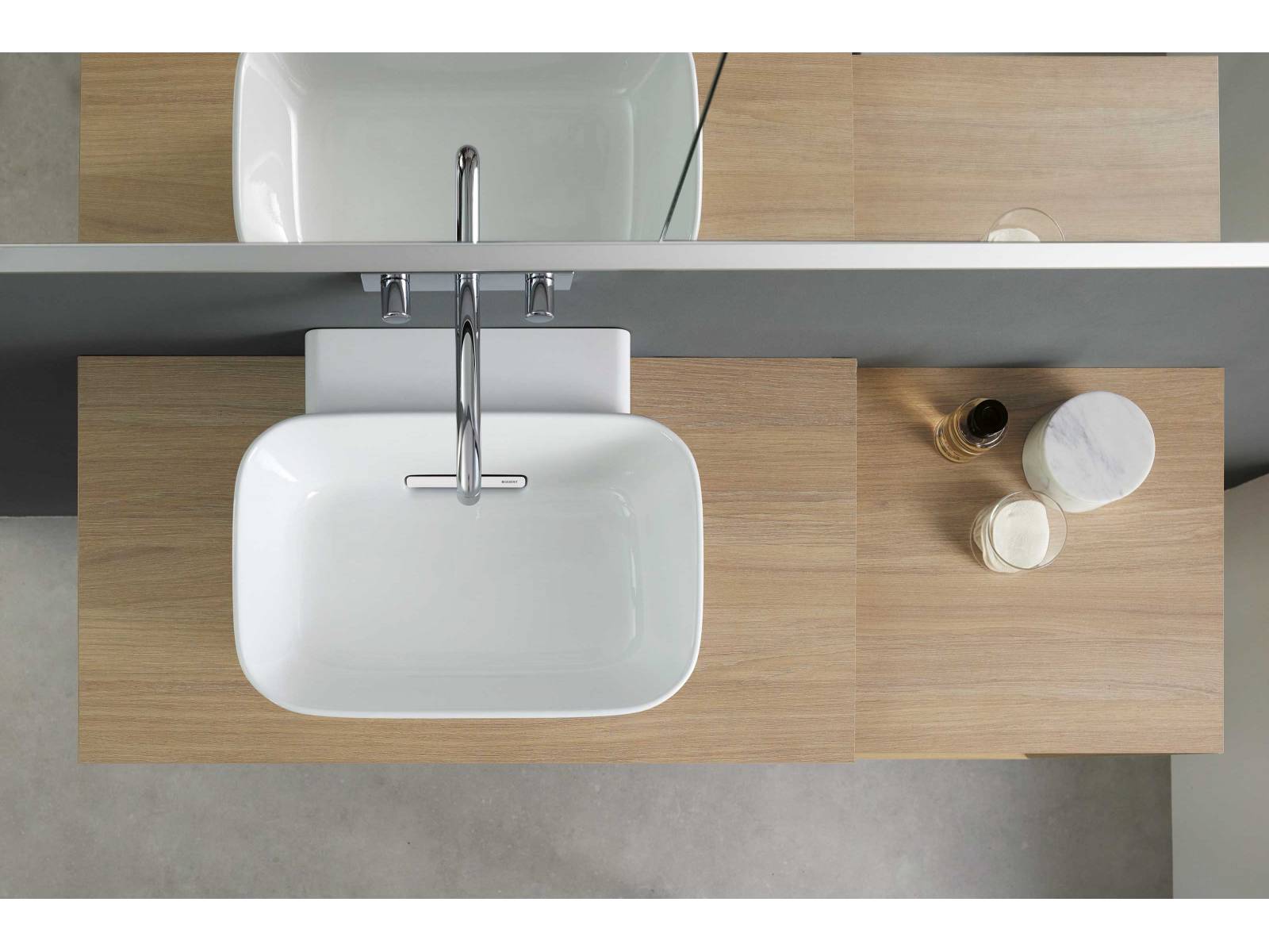 Um eine Vielzahl an Möglichkeiten zur Gestaltung von Badezimmern zu bieten, hat Geberit die Badserie «One» nochmals erweitert. Hauptaugenmerk lag dabei auf Funktion und Ästhetik. Die Waschtische und das modulare Badmöbelprogramm in verschiedenen Designs sind aufeinander abgestimmt und individuell kombinierbar. GEBERIT.