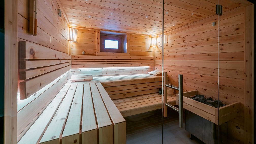 In der Sauna von Wärme umhüllt