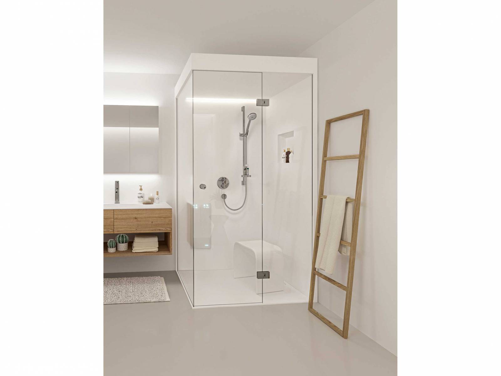 Als Alternative zu sporadischen Besuchen in Wellness-Tempeln sorgt die neue Dampfdusche für tägliche Entspannung in den eigenen vier Wänden. Ohne zusätzlichen Platzbedarf für den Dampfgenerator ist die «Steam Shower» äusserst platzsparend, zudem individuell gestaltbar. KUENG.