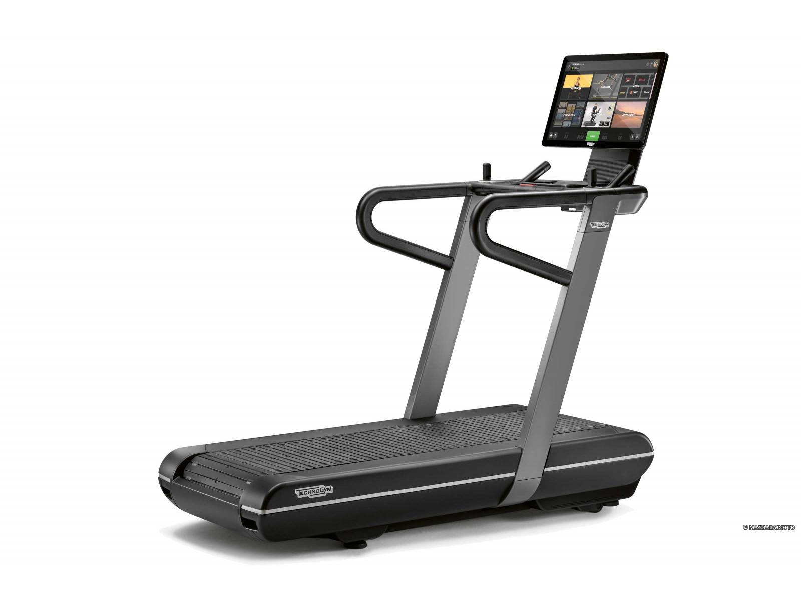 Wer rastet, der rostet – deshalb zahlt sich ein regelmässiges Training auf einem geräuscharmen Laufband wie dem «Run» aus. Dieses gestaltet sich dank Running-, Power- und Bootcamp-Programmen äusserst abwechslungsreich und fördert nicht nur die Gesundheit, sondern steigert auch das Wohlbefinden.TECHNOGYM.