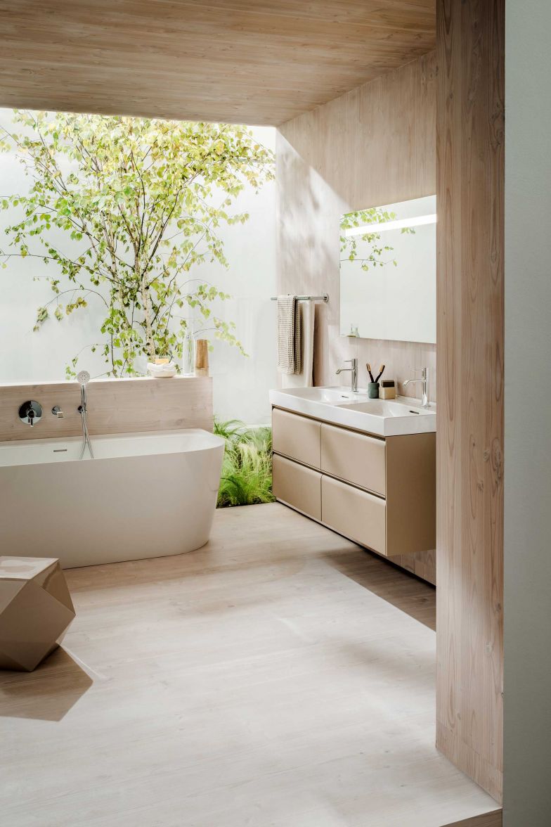 Durch die formale Einheit von Keramikobjekten, Armaturen und Möbeln der Kollektion «Meda» entsteht im Komplettbad eine zeitlos elegante Atmosphäre zum Entspannen und Wohlfühlen. Die geradlinige Aussenform der Objekte harmoniert perfekt mit den grossen Eckradien und sanften Wölbungen der inneren Linienführung. Design: Peter Wirz und Studio Vetica. LAUFEN.CH