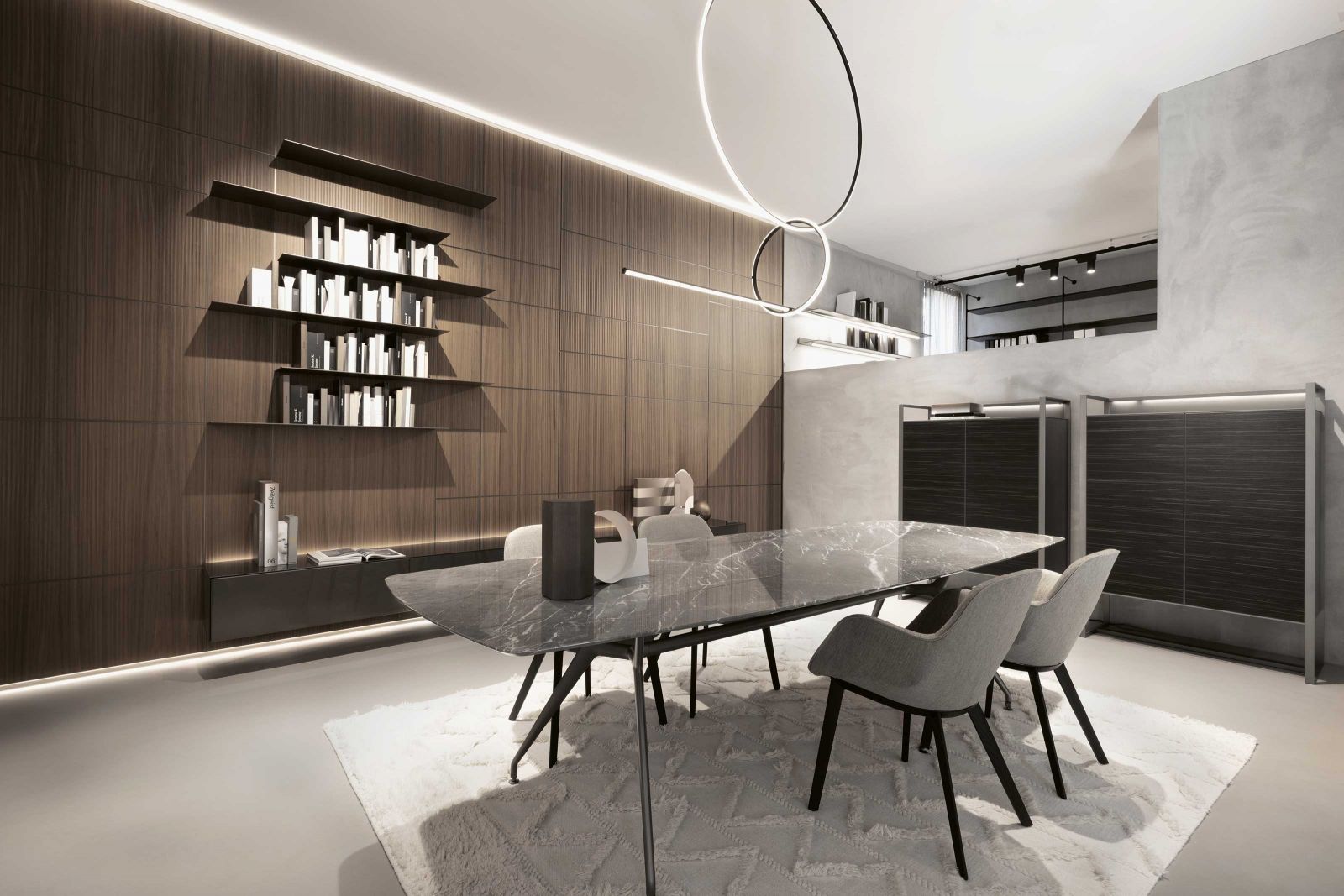 Rimadesio hat sich auf die Herstellung von modularen Systemen zur Raumaufteilung und zur architektonischen Definition von Innenräumen spezialisiert.