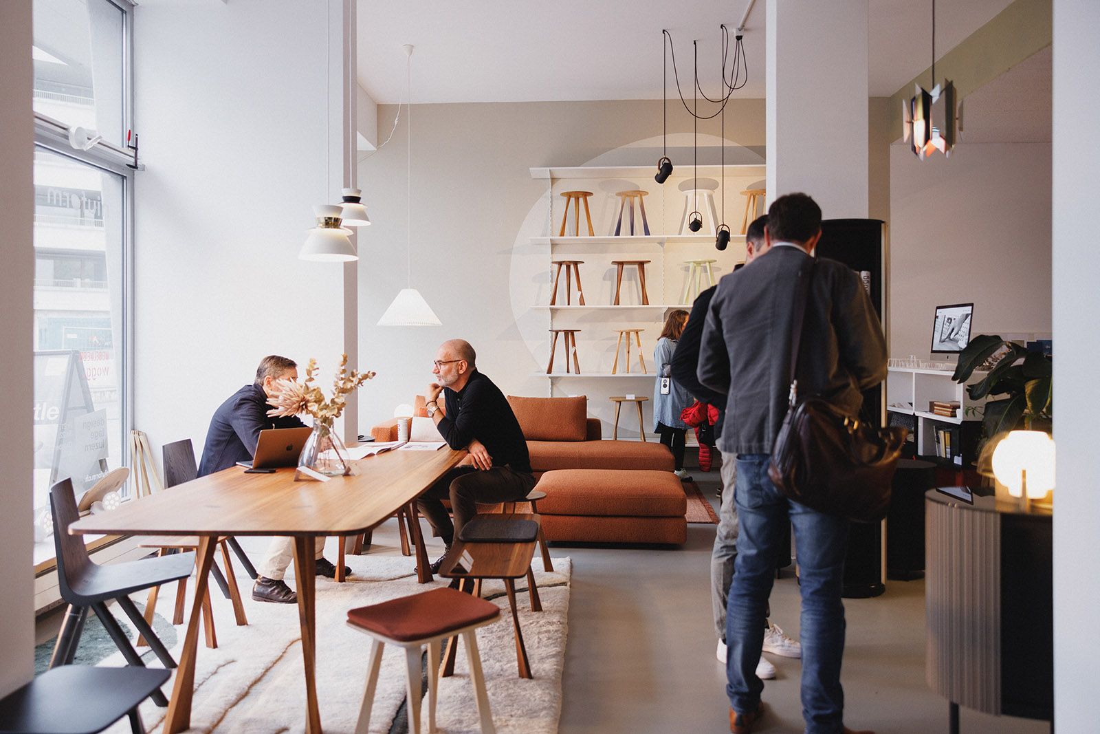 Austauschen, inspirieren lassen und Kontakte knüpfen in einem ganz entspannten Rahmen. Das ist das Motto der Design Tage Luzern, die Rothenburg zwei Tage lang in ein Eldorado für Designinteressierte verwandeln. Foto: Anja Zurbruegg/Digitale Massarbeit.