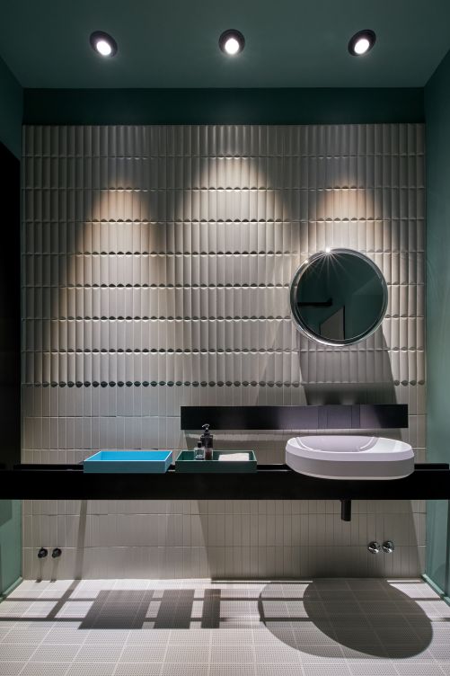 House of Solferino, Leuchte Mito linear. Occhio.