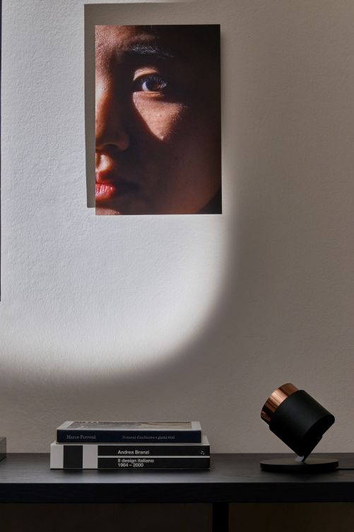 House of Solferino, Strahler Lui. Occhio.