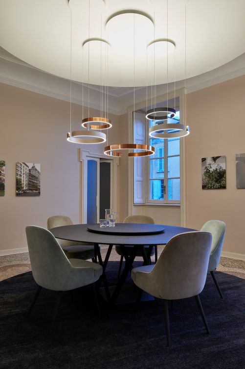 House of Solferino, Pendelleuchte Mito sospeso. Occhio.