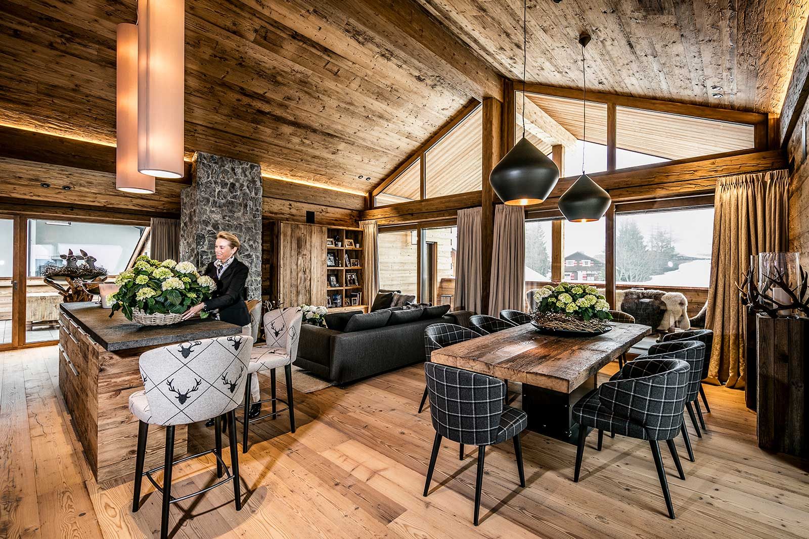 Wo Cornelia Crüzer Ettisberger, die Inhaberin von Schoepf Living, gestaltet, entsteht Einrichtung mit Charakter und Atmosphäre.