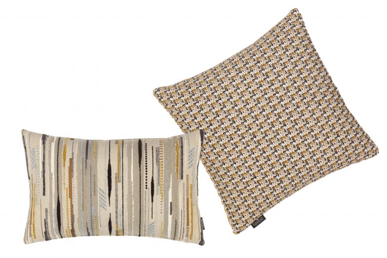 So manch einer sitzt täglich auf den Stoffen der grössten deutschen Weberei, ohne es zu wissen. Vor zwei Jahren brachte der Textilhersteller, der seit mehr als 70 Jahren Unternehmen wie Himolla, Koinor oder Bielefelder Werkstätten beliefert, seinen eigenen Namen ins Spiel und kreierte eine Home Collection, die jedes Sitzmöbel aufpimpt. Rohleder.