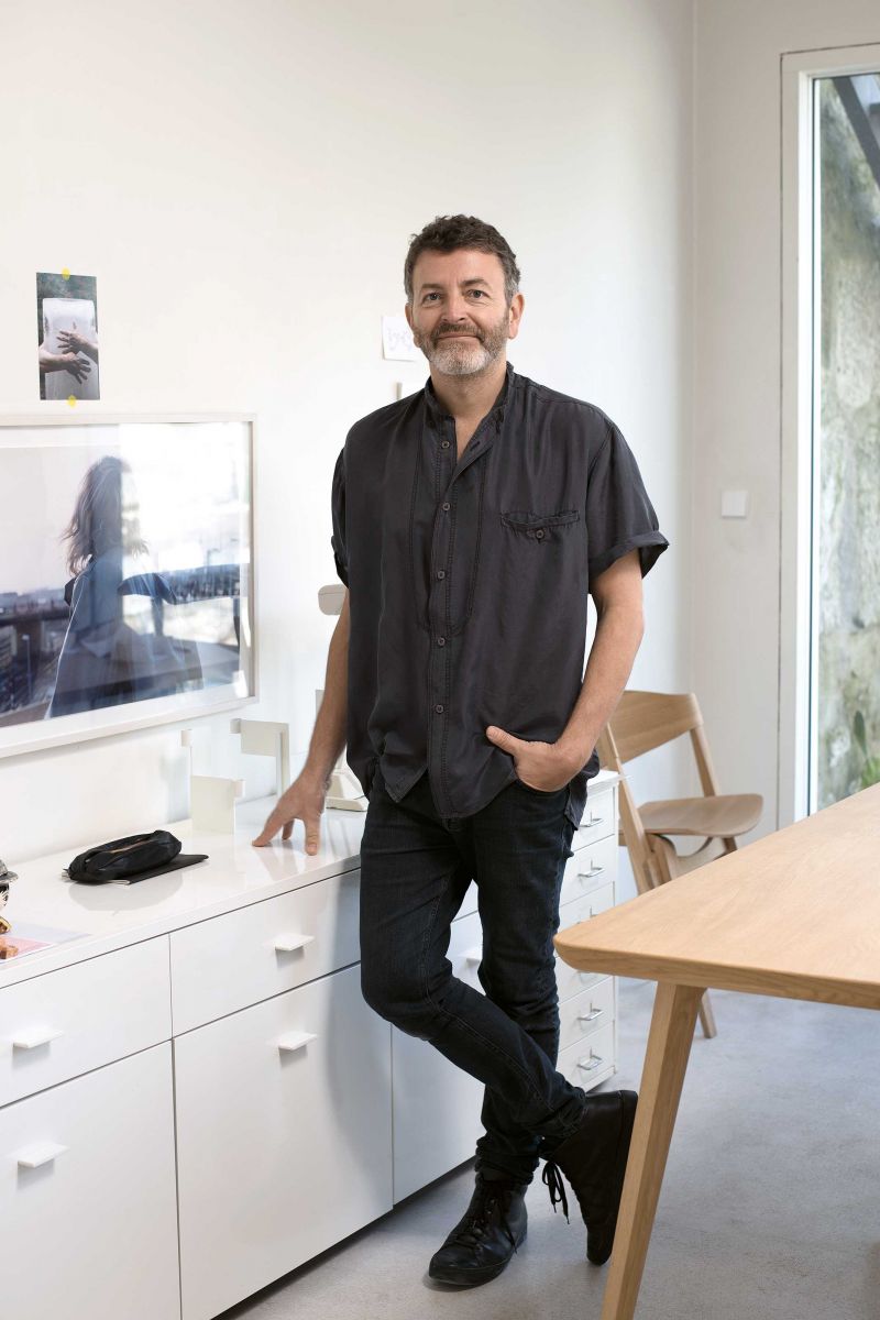 Eine gute Work-Life-Balance ist Christian Haas wichtig. Diese hat der Designer in Porto gefunden, wo er seit zehn Jahren lebt und arbeitet. Foto: Luis Espinheira