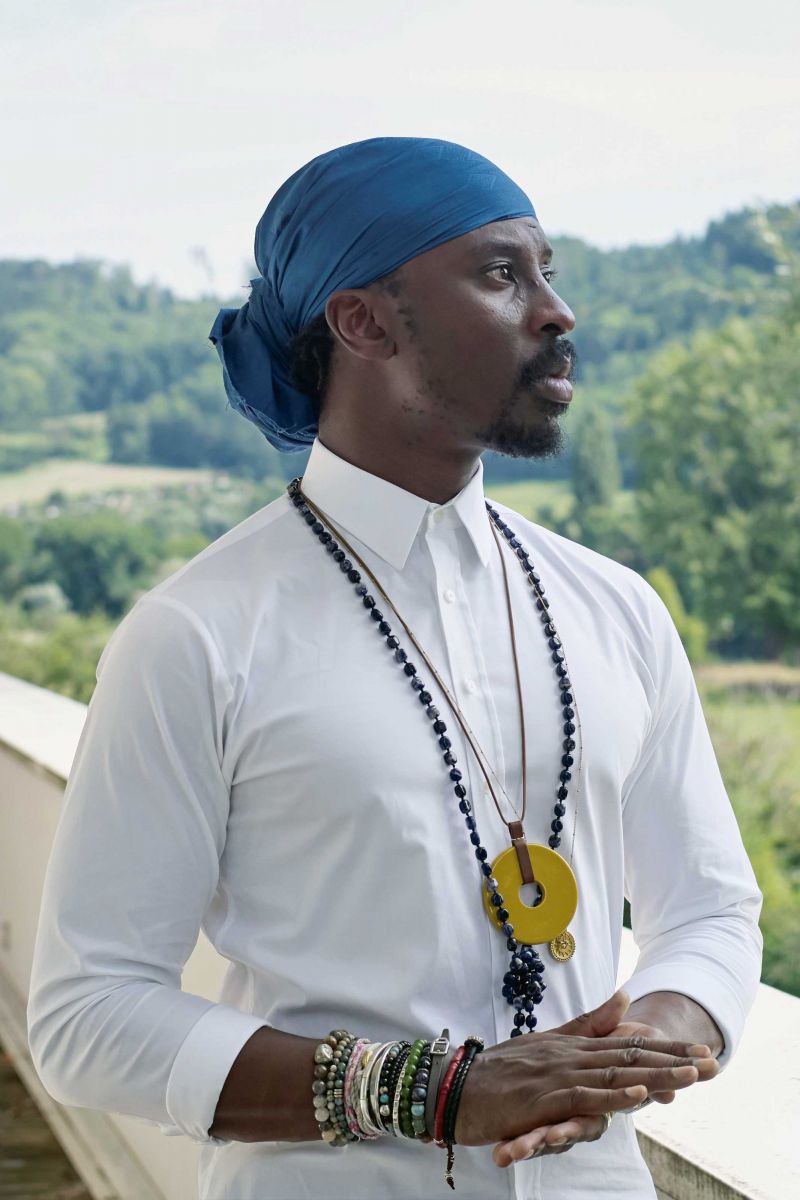 Ini Archibong sucht das Verbindende in allem, was er tut, und gerät dabei manchmal in Zeitnot. 