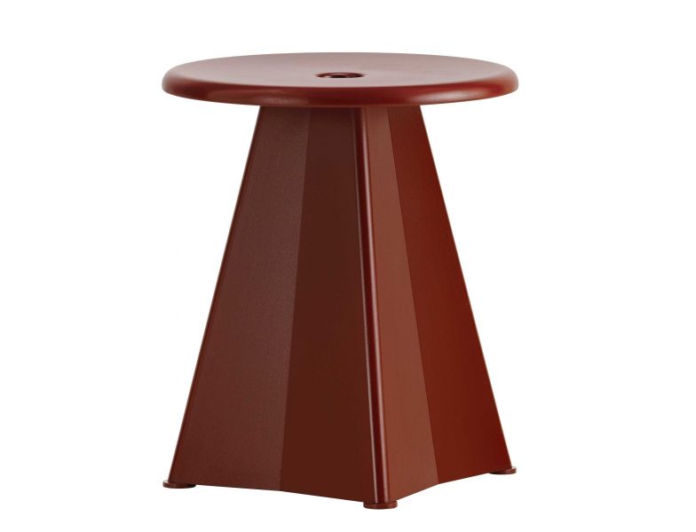 Neuauflage: Neben «No. 307» ist auch der Hocker «Métallique» aus Stahlblech wieder zu haben.