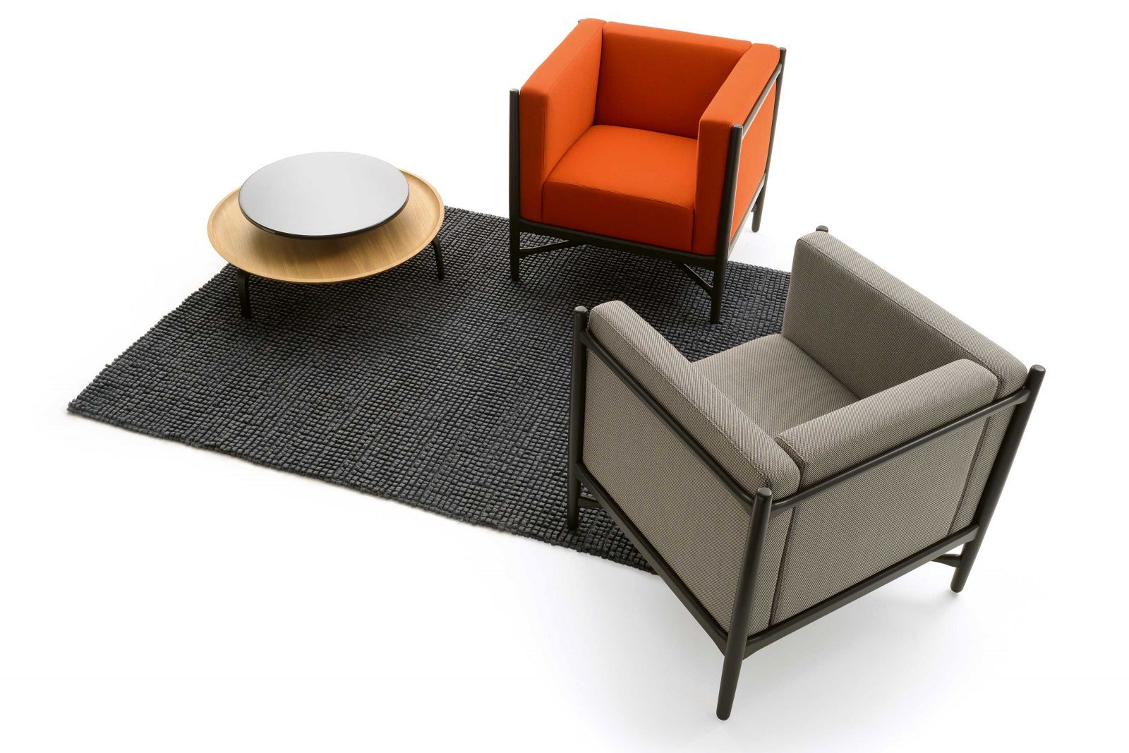 Viel Bauhaus mit einer Prise Italien: Diese Sessel tragen den Namen «Loka» und bestehen lediglich aus einem Gestell aus Birkenholz und vier Kissen.