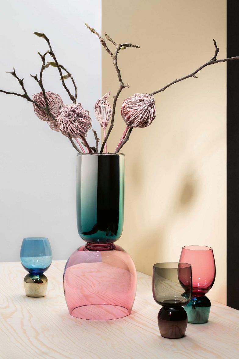 Die feinen, mundgeblasenen Gläser und Vasen der Kollektion «Reverso» hat Sacha Walckhoff für den kleinen tschechischen Hersteller Verreum entworfen. Foto: Catrin Altenbrandt & Adrian Niessler, www.pixelgarten.com