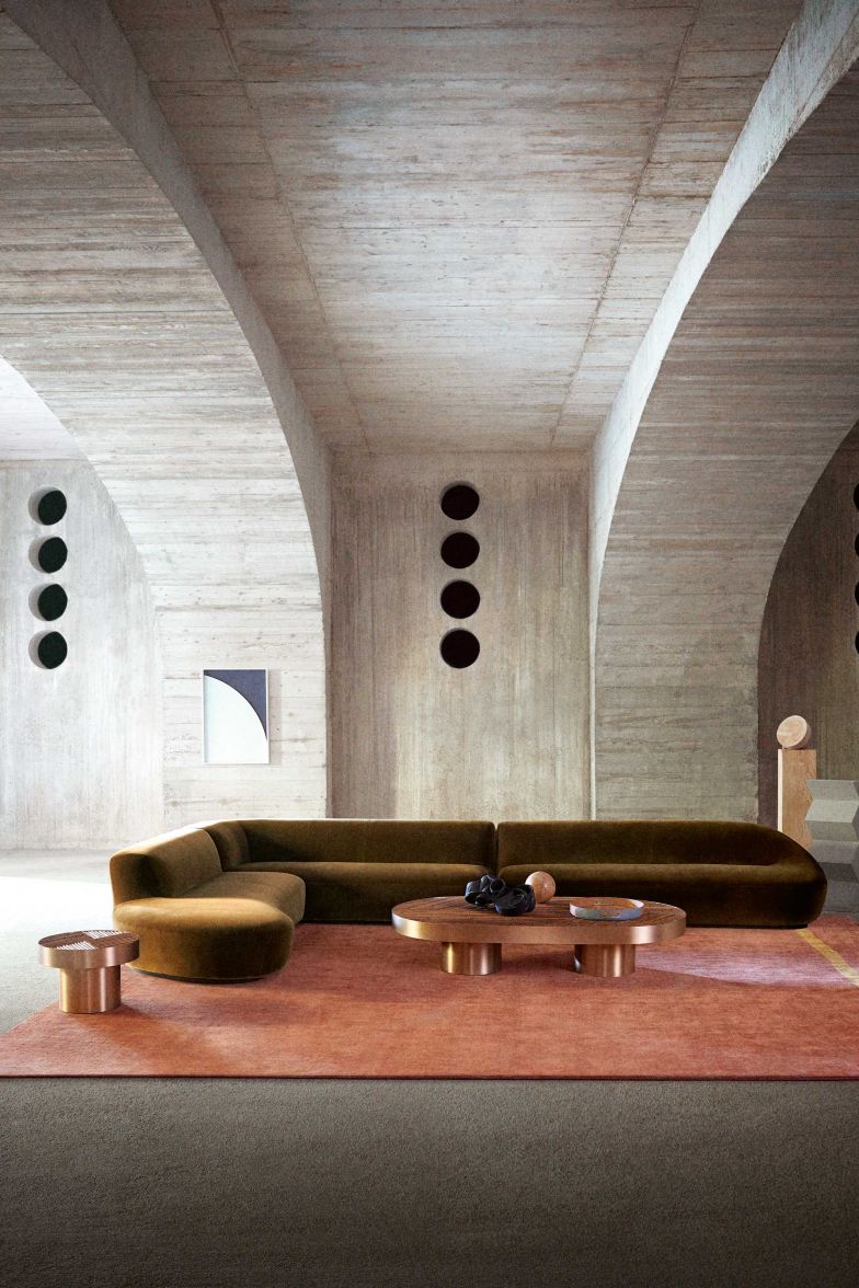 Wie aus einem coolen 1970er-Jahre-Film direkt ins Hier und Jetzt gefallen: Das organische Sofa «Sandia» für Fendi Casa gibt es mit Stoff- oder Lederbezug.