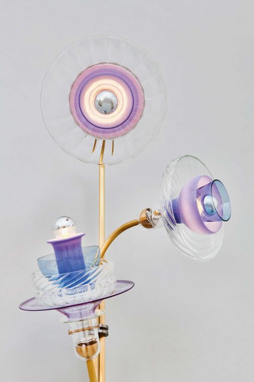 Blüten für die Wand nennt die Designerin diese Leuchten. Sie entwickelte sie während des ersten Corona-Lockdowns, als ihr die Natur in der Wohnung mehr und mehr fehlte. Das Material ist mundgeblasenes Pyrex-Glas.