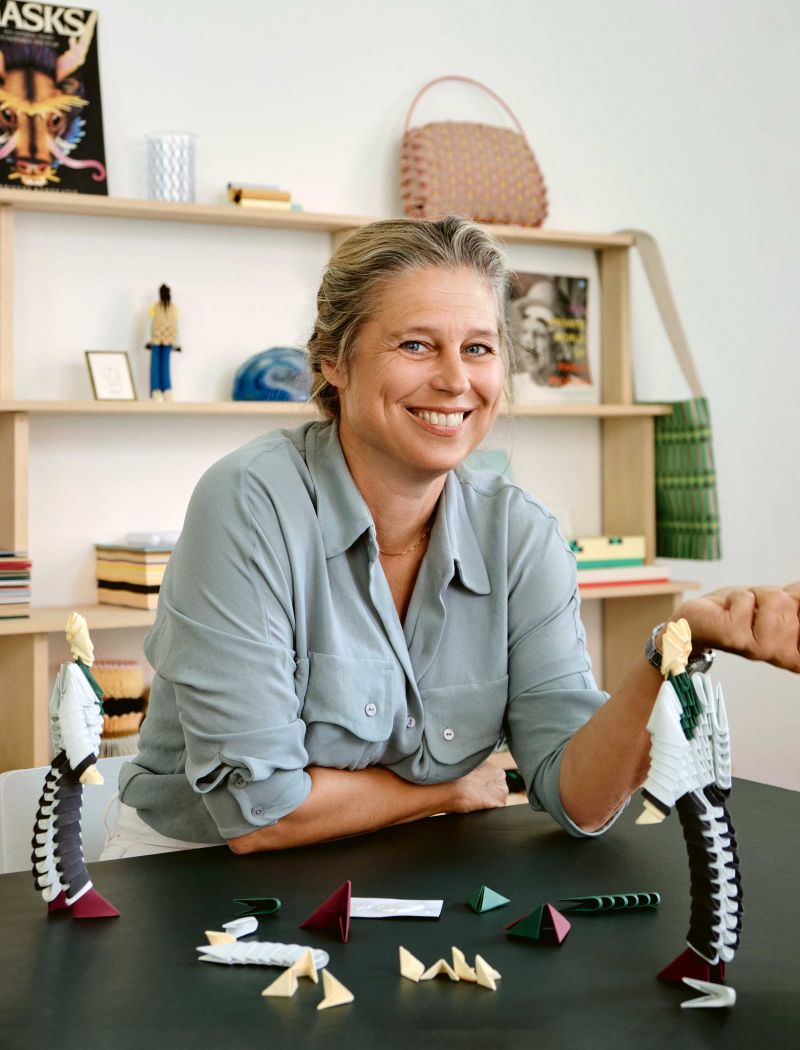 Die Designerin wuchs in den 1970er-Jahren im ländlichen Südschweden als Spross einer Künstlerfamilie auf. Später studierte sie in Stockholm und den USA. Nach einigen Wanderjahren, die sie unter anderem nach Mailand führten, kehrte Clara von Zweigbergk in ihre Heimat zurück.