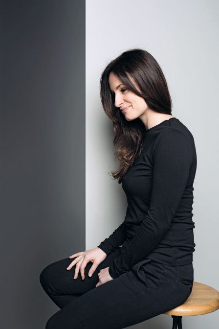 Hanne Willmann studierte Industriedesign, führt ein eigenes Studio in Berlin, unterrichtet an der Universität der Künste und ist Kreativdirektorin bei Interlübke.