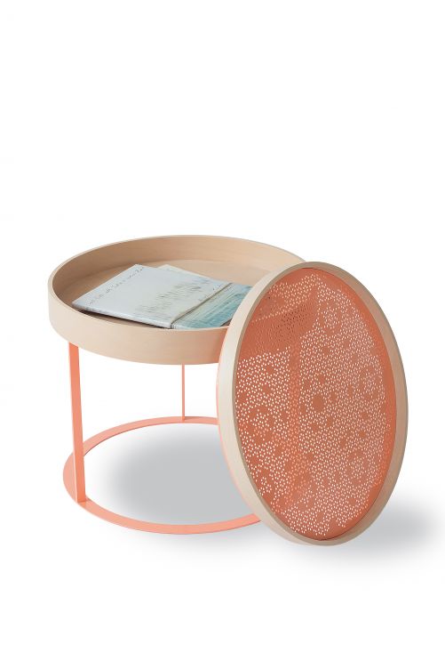 Das kleine «Cooper»-Tischchen hat ganz oben ein Tablett. Und ist damit genauso clever gedacht wie viele andere von Nina Mairs Entwürfen. Und hübsch ist es sowieso.