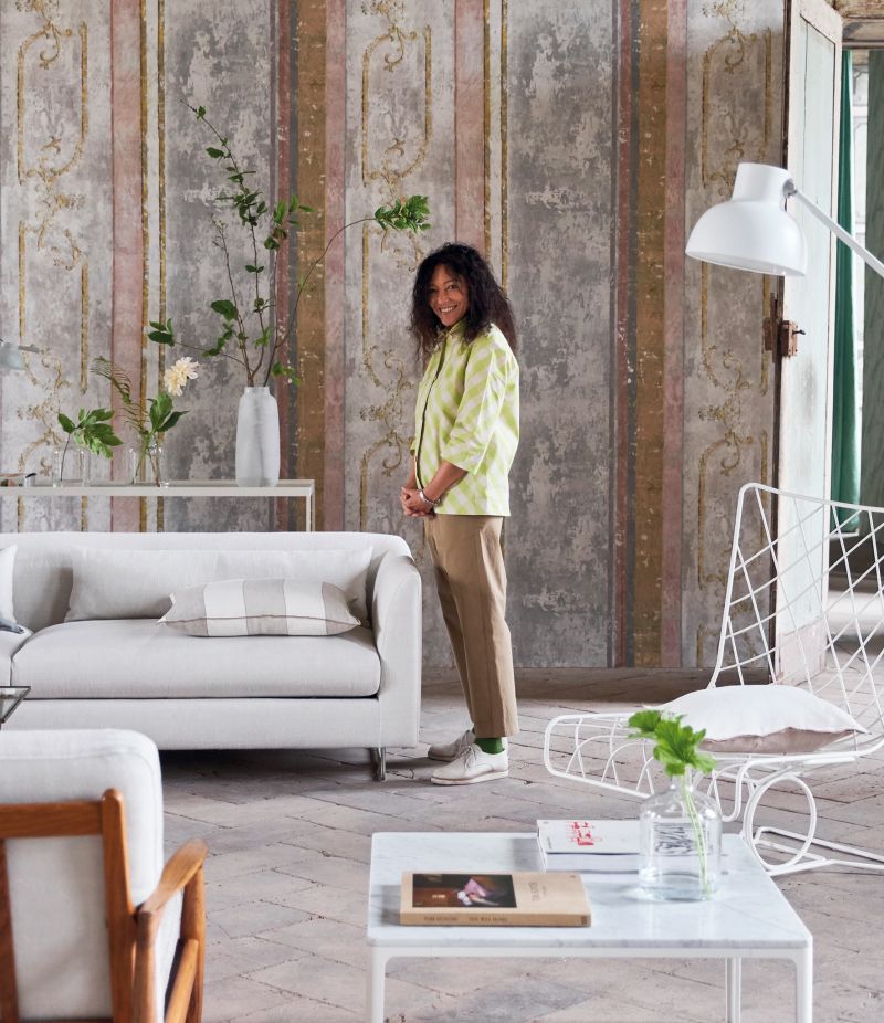 Firmengründerin und Creative Director Tricia Guild gründete vor 50 Jahren die Designmarke Designers Guild, um stimmungsvolle Heimtextilien zu entwerfen. Die Ideen scheinen ihr dabei nie auszugehen: «Es gibt keinen Moment, in dem ich nicht schon an eine nächste Kollektion denke.»