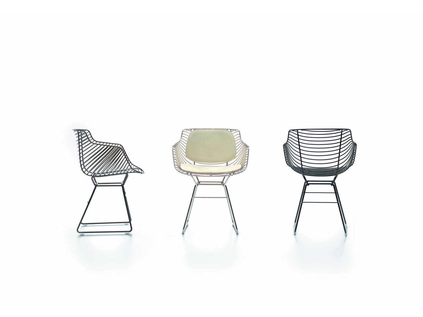 Zum zehnten Geburtstag präsentiert Jean Marie Massaud eine neue Version seiner Stuhl-Ikone «Flow». Die Sitzschale des Schmuckstücks ist nicht wie gewohnt aus Polycarbonat, sondern aus Stahldraht. Tatsächlich erinnert «Flow Filo» an die filigrane Arbeit eines Goldschmieds — er wird durch das Verflechten und Schweissen von dünnen Drähten aus Edelmetall hergestellt. MDF. 