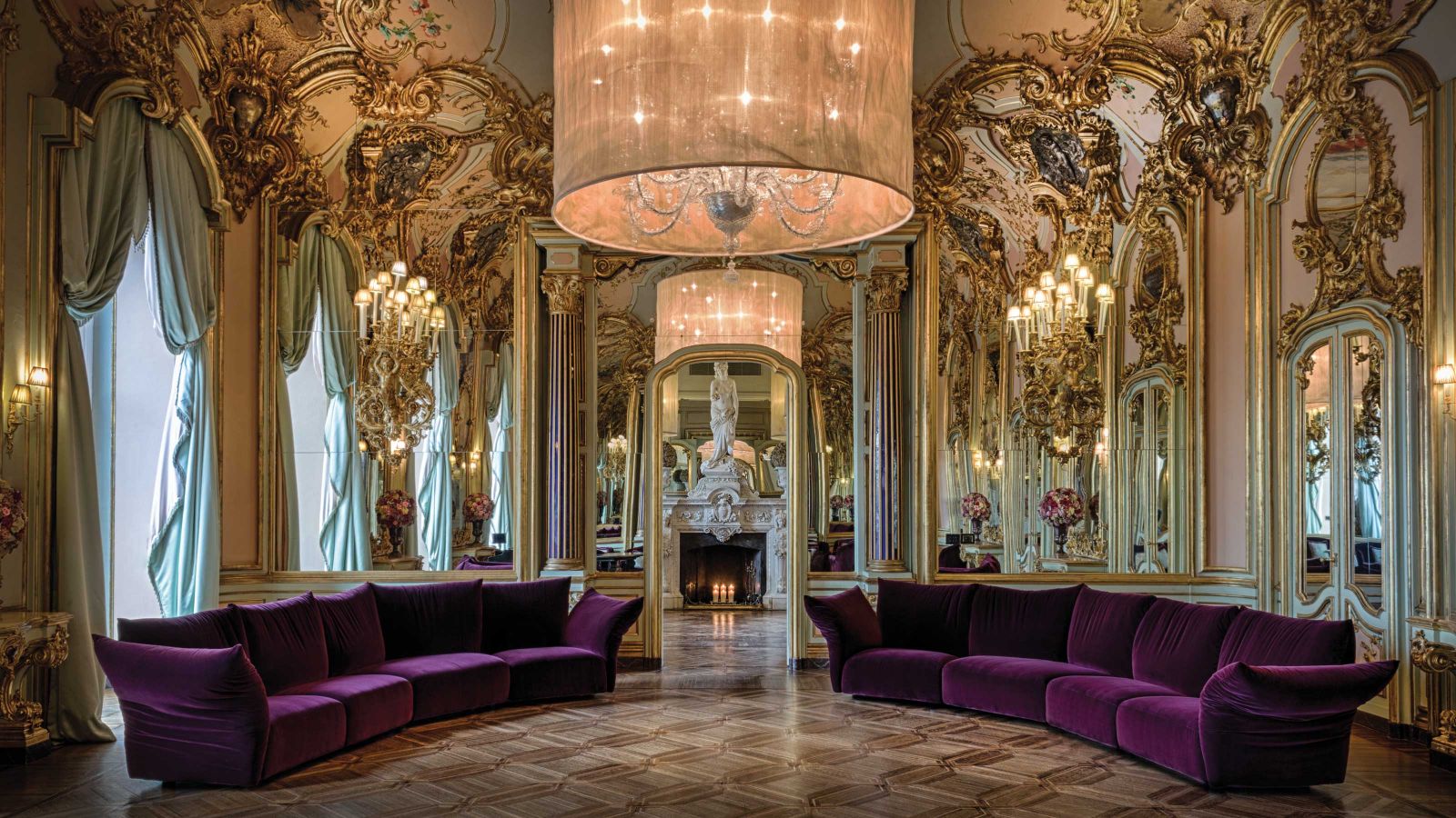 Für das Modell «Standard» entwickelte Edra zusammen mit Francesco Binfaré das sogenannte intelligente Kissen. Rücken- und Armlehnen sind nicht steif, sondern lassen sich einfach nach hinten biegen.