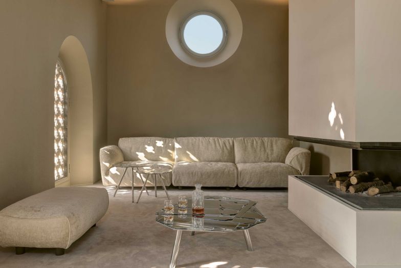 Die weichen Linien, abgerundeten Ecken und perfekten Kurven von «Grande Soffice» erforderten ein ganz besonderes Textil, das doppelt so schwer ist wie ein normaler Stoff.