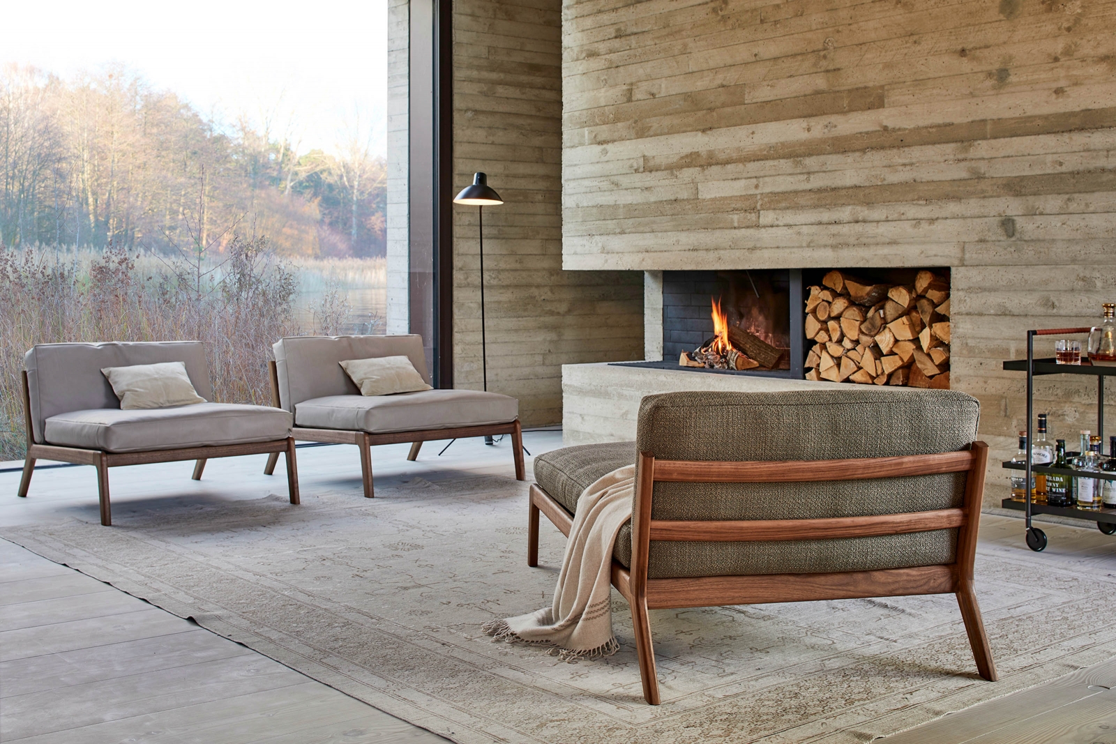 More steht für zeitloses, minimalistisches und ruhiges Möbeldesign. Zum Portfolio gehören alle Möbel, die es zur Inneneinrichtung braucht. Darunter Chaiselongue «Sova», laut Bernhard Müller «so ziemlich das Bequemste, das geöltem Nussbaum passieren kann.»