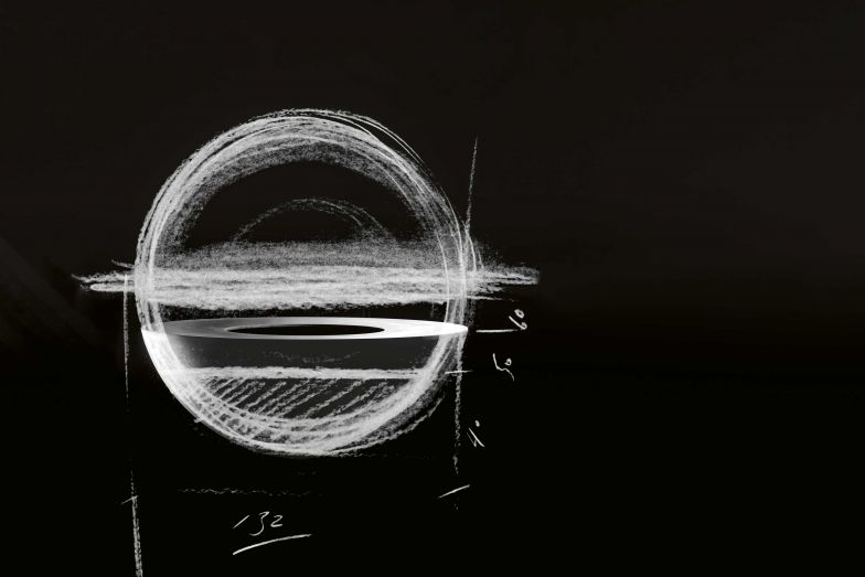 Alles begann mit einem Stift, denn der Stahlbildhauer näherte sich seinem Vorhaben mit der künstlerischen Urform: der Zeichnung. Seit 2009 hat er insgesamt 20 Formen definiert, die im Showroom in Immensee ausgestellt sind. Foto: Sylvan Müller.