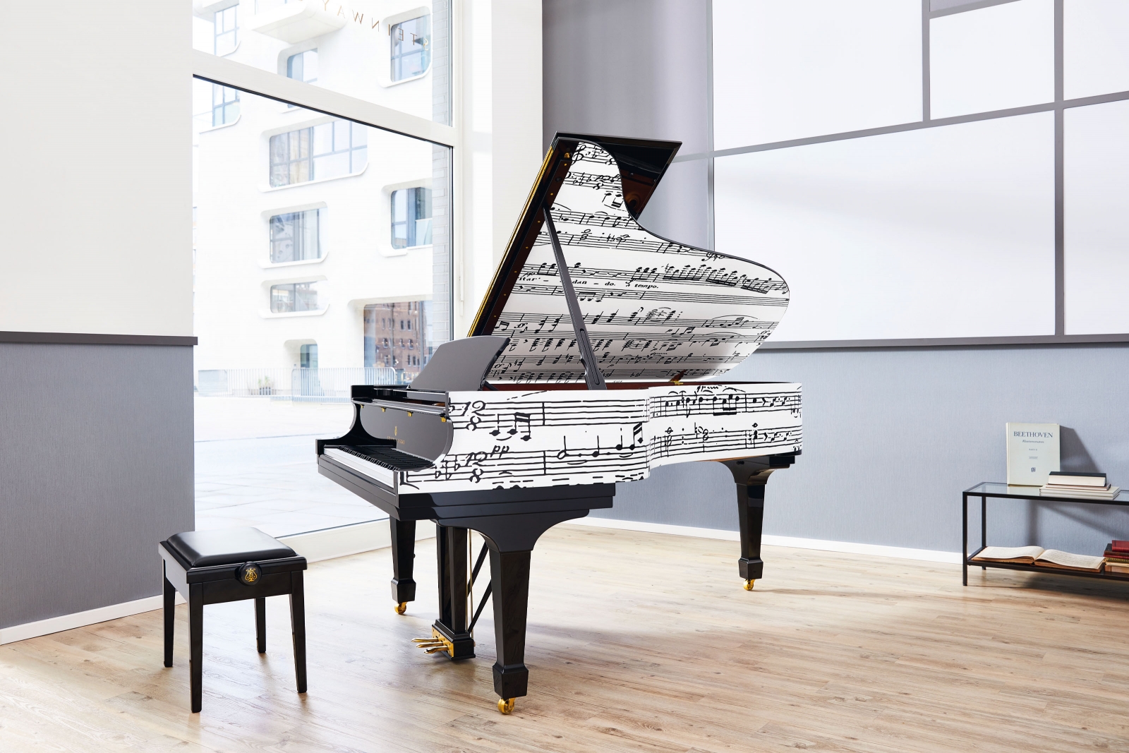 Zu Ehren Ludwig van Beethovens 250. Geburtstag wird der Appassionata-Flügel als Hommage an dessen gleichnamige Sonate lanciert. Es handelt sich um eine weltweit auf zehn Exemplare limitierte Auflage des handgefertigten Models B-211. Ein besonderes Highlight ist das integrierte Selbstspielsystem Spirio, das für harmonische Klänge sorgt. Steinway & Sons.