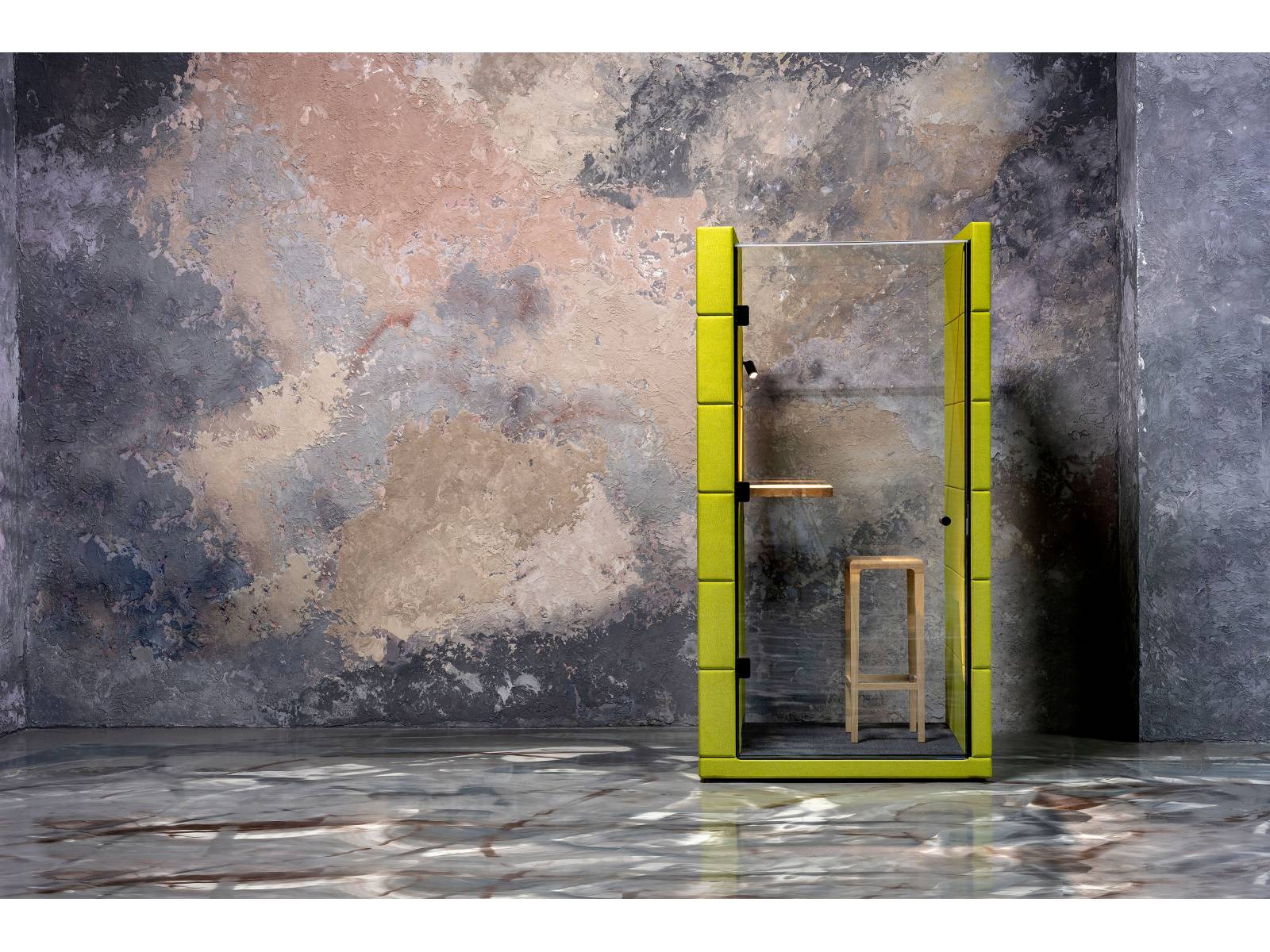 Ein wichtiges Telefonat mit dem Geschäftspartner führen und zugleich das Umfeld im Blick behalten? Nichts leichter als das. Im Single-Office «Unique» lässt es sich ungestört arbeiten und dennoch ist man nur akustisch abgeschirmt. Der Vorgänger dieser praktischen, platzsparenden Kabine mit integriertem Belüftungssystem wurde bereits mit dem Red Dot Design Award 2019 ausgezeichnet. Silent Lab.